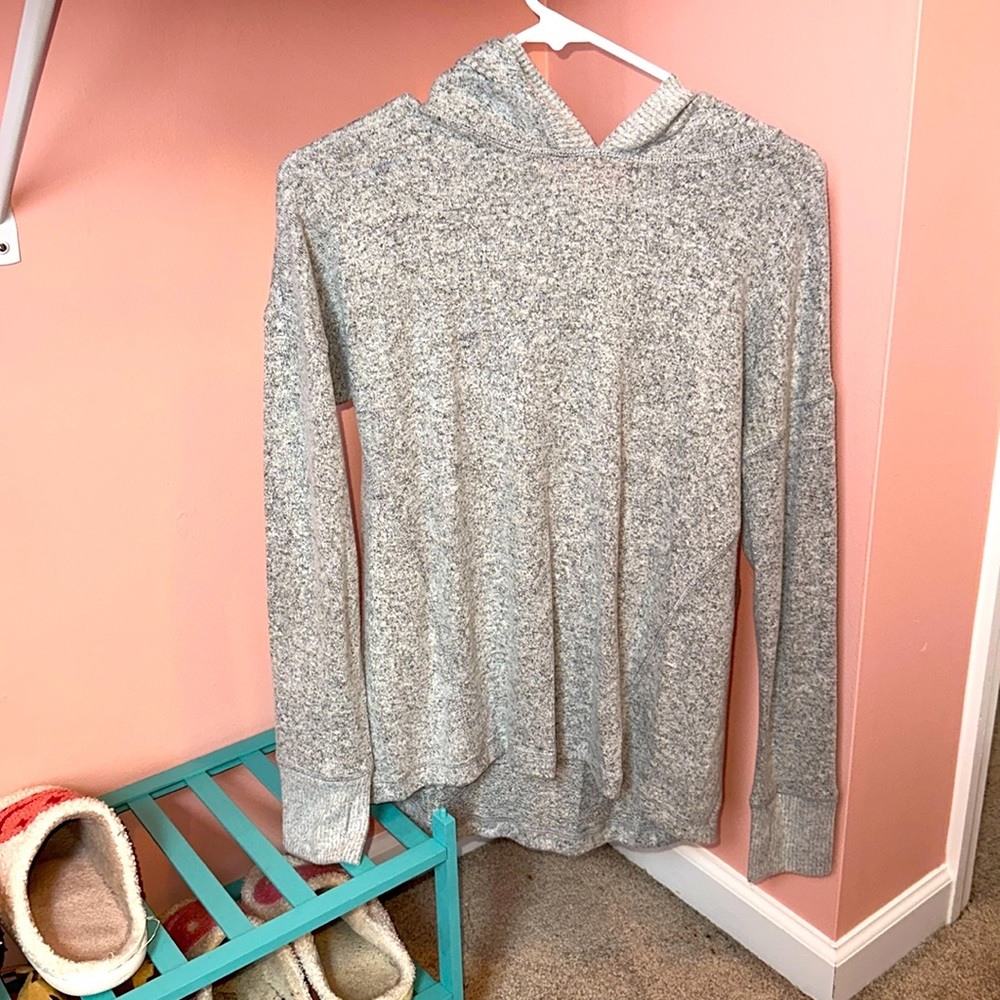 Grey long sleeve lightweight long fitting with hood